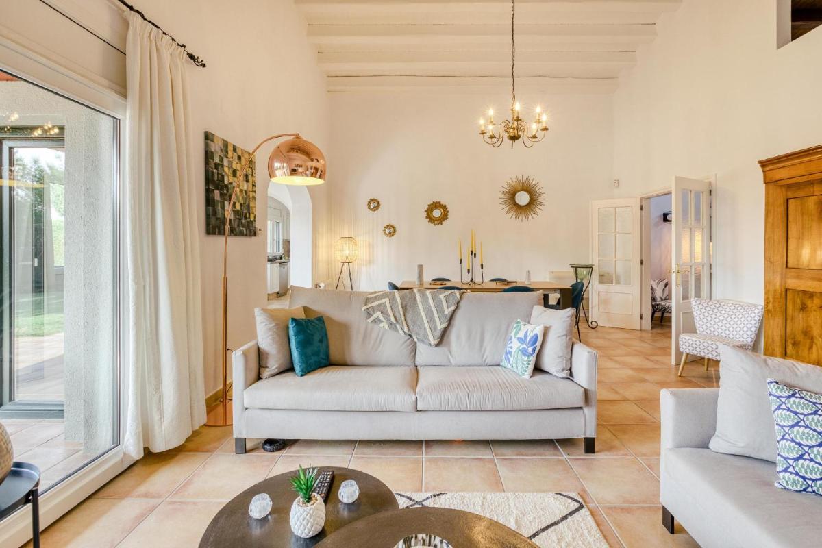 Villa on Golf Course - Housity