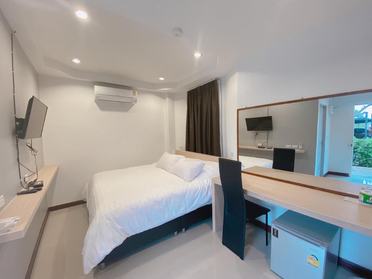 Maze Pool Villa Resort - Housity