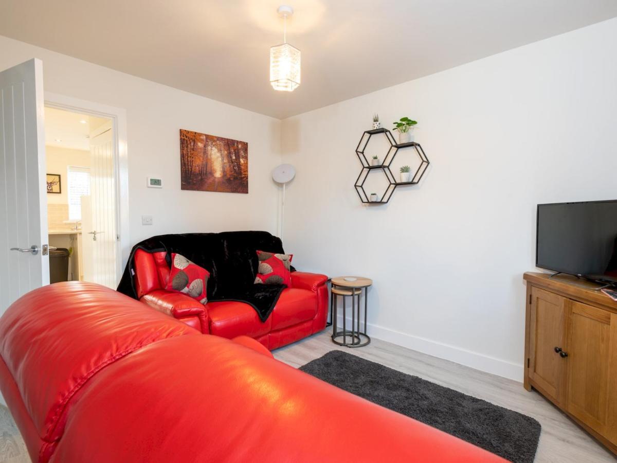 Pass The Keys Stylish brand new two bedroom house, close to town - Housity