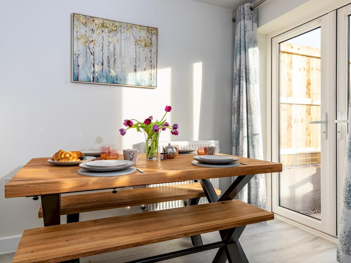Pass The Keys Stylish brand new two bedroom house, close to town - Housity