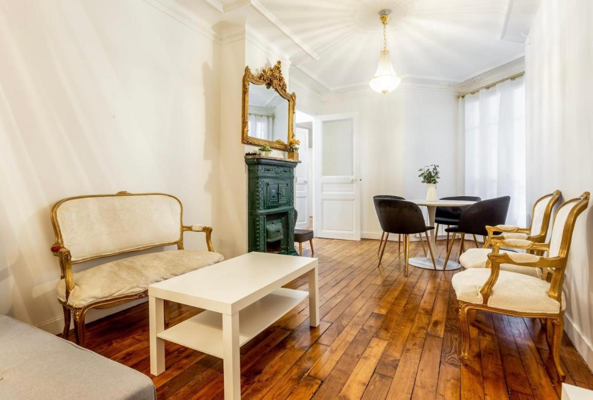 Abbesses - Superbe appartement avec cheminées - Housity
