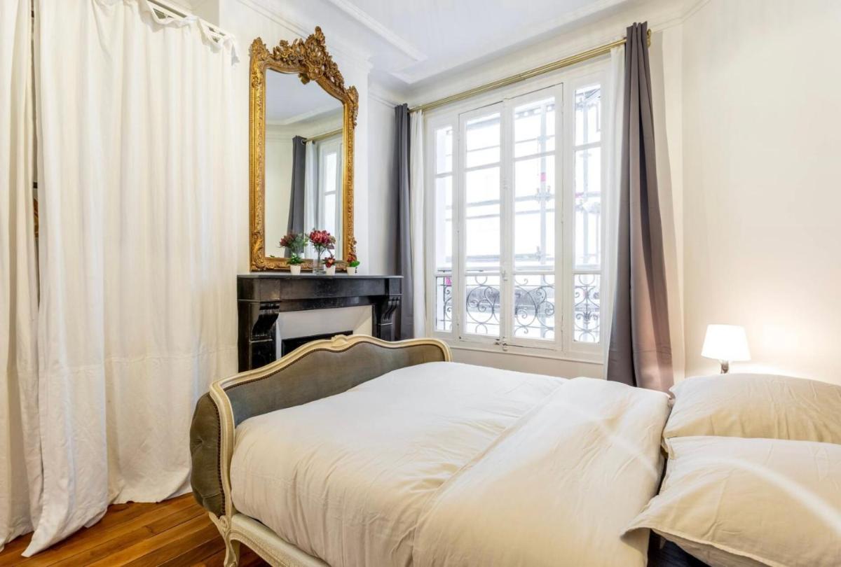 Abbesses - Superbe appartement avec cheminées - Housity