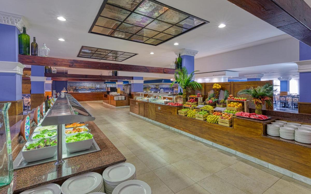 Comida en o cerca de este hotel