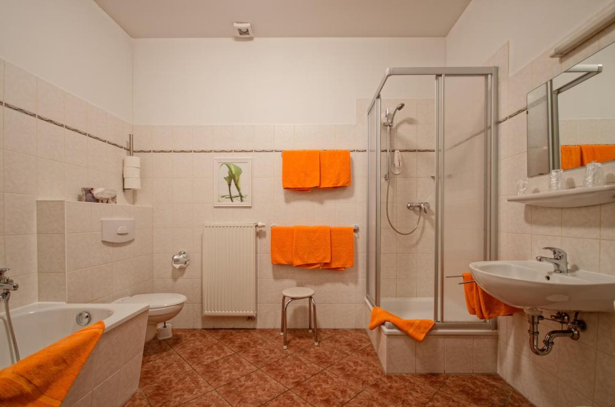 Hotel zur Henne - Housity