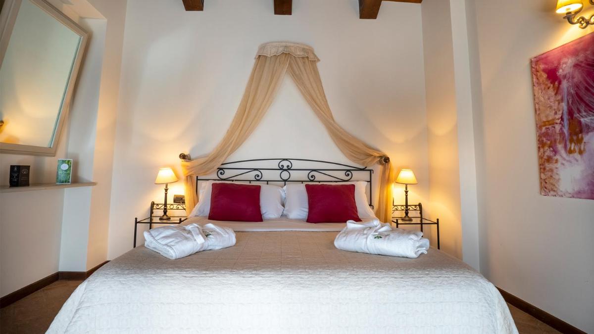 Relais Bella Rosina Pool & Spa - Housity