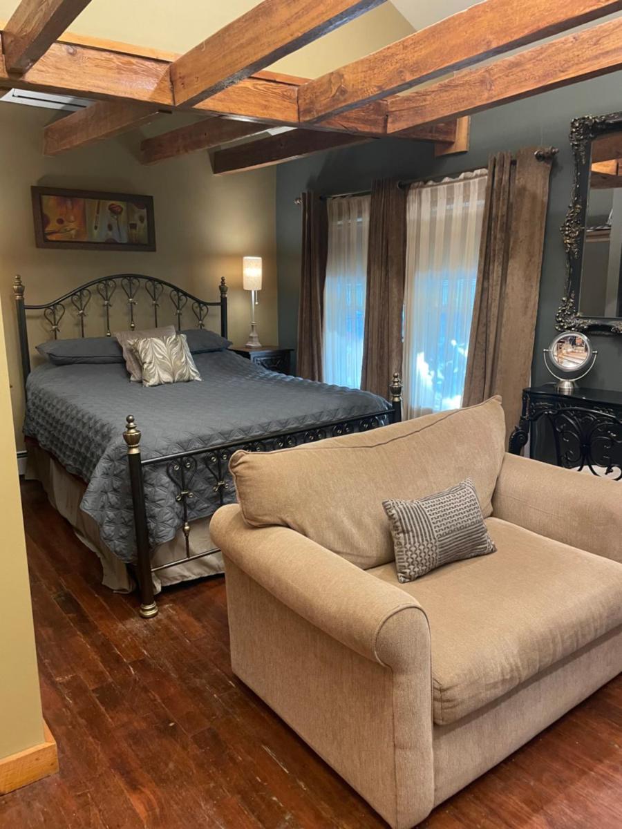 Village Inn Saugerties - Housity
