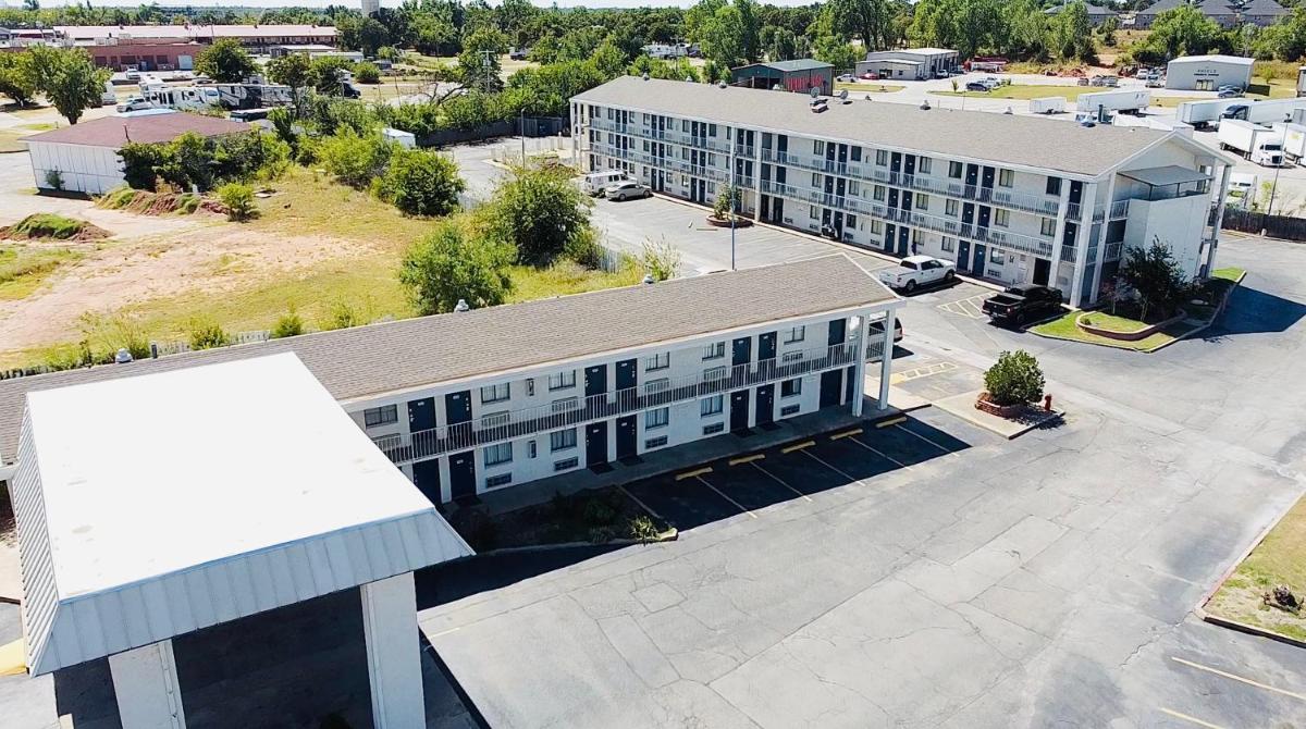 Economy Hotel Plus - Housity