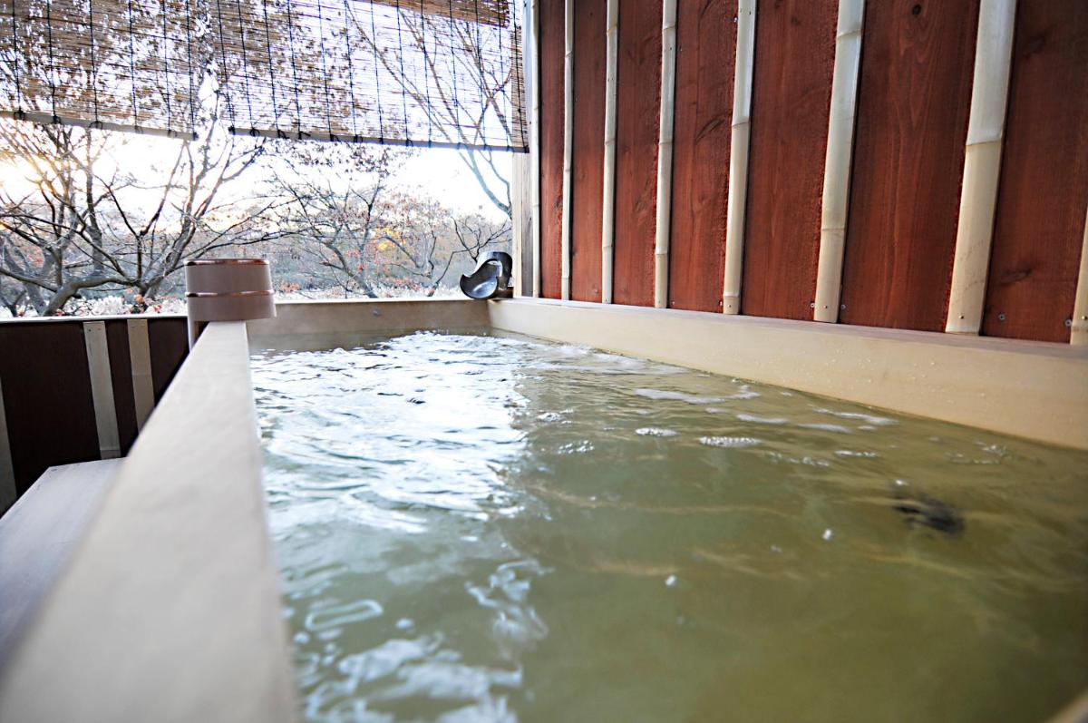 隠れや古民家の宿 えんや 天然温泉露天風呂付きの貸別荘 - Housity