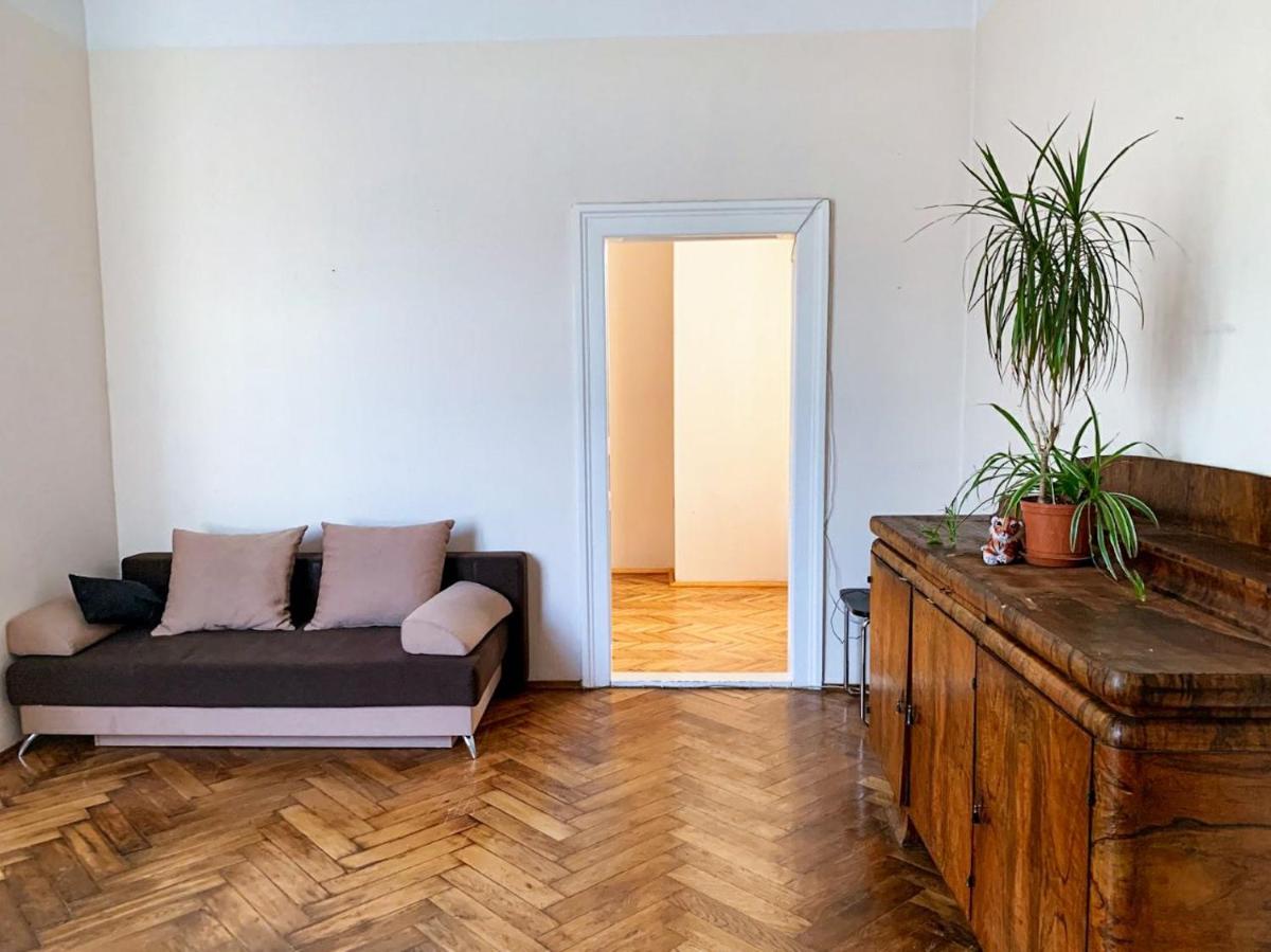 Mitskevycha Square Apartment- at the center of Lviv - Housity