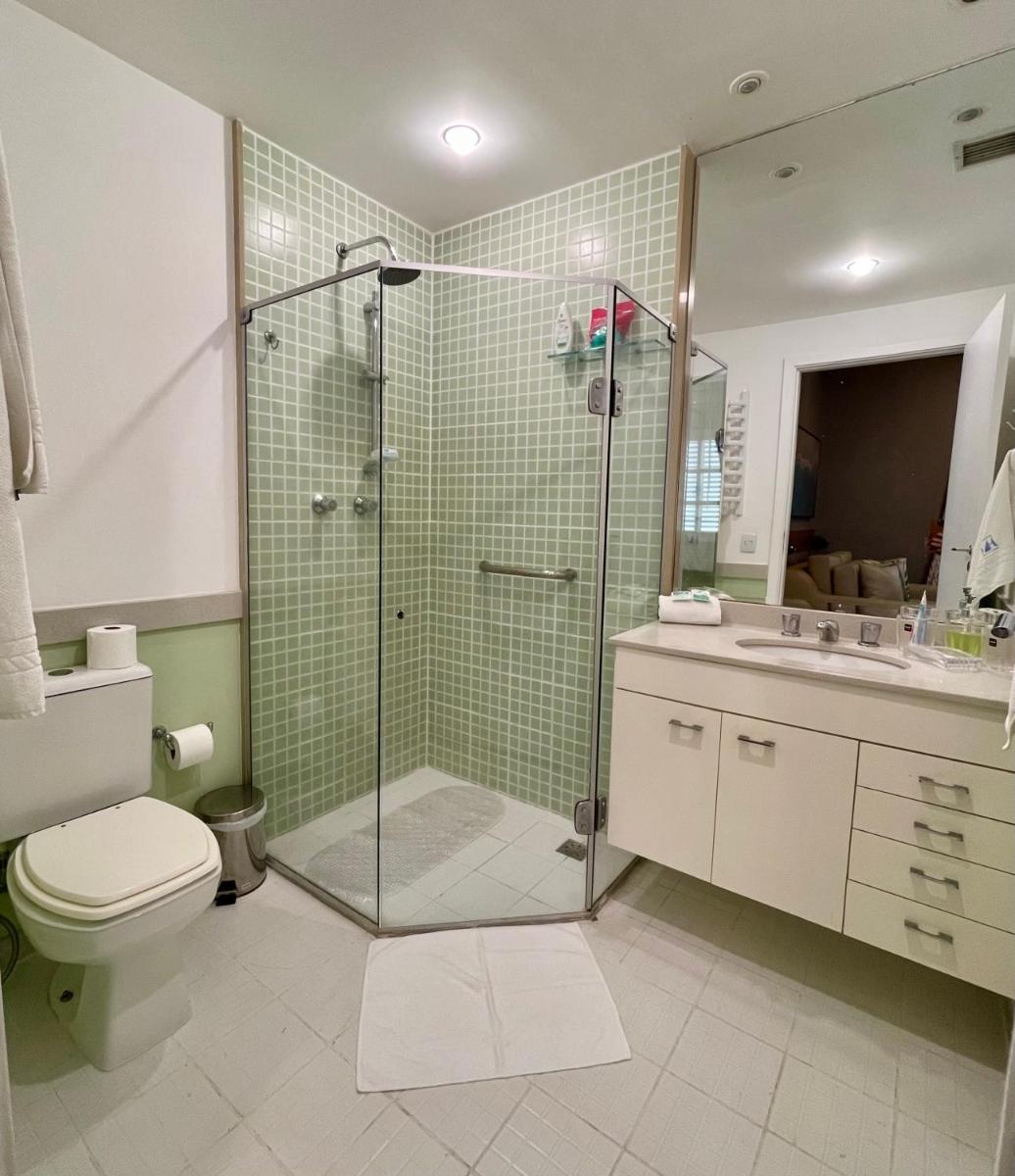 Flat em Copacabana na quadra da praia - Housity