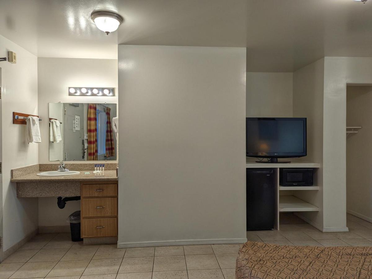 Americas Best Value Inn Oxnard-Port Hueneme - Housity