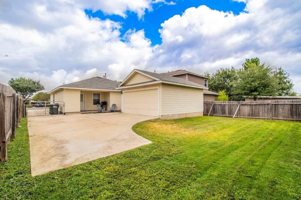 Newly Minted Bungalow, near Austin - Housity