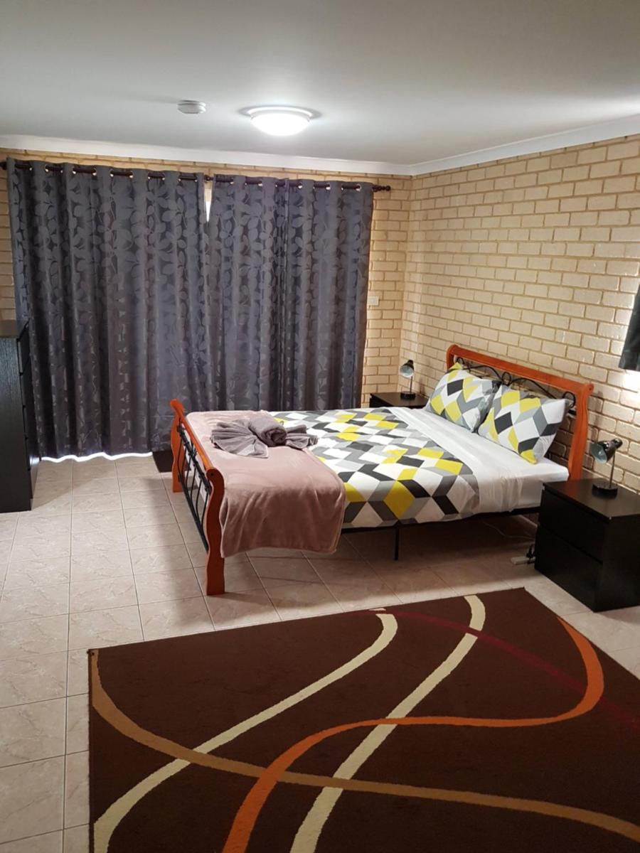 Rhodeside Lodge - Housity