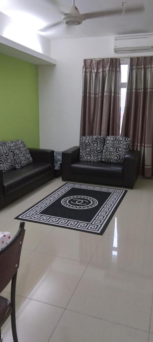 Risqi Apartment 2 bedroom Wakaf Che Yeh - Housity