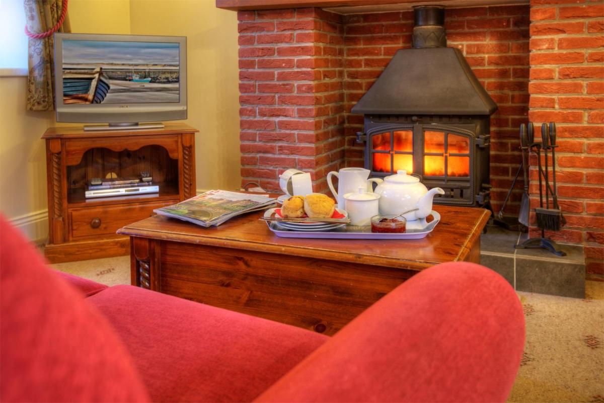 Rose Cottages - Housity