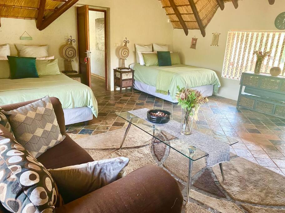 Bali in Sandton Villa with Beautiful Gardens - Housity