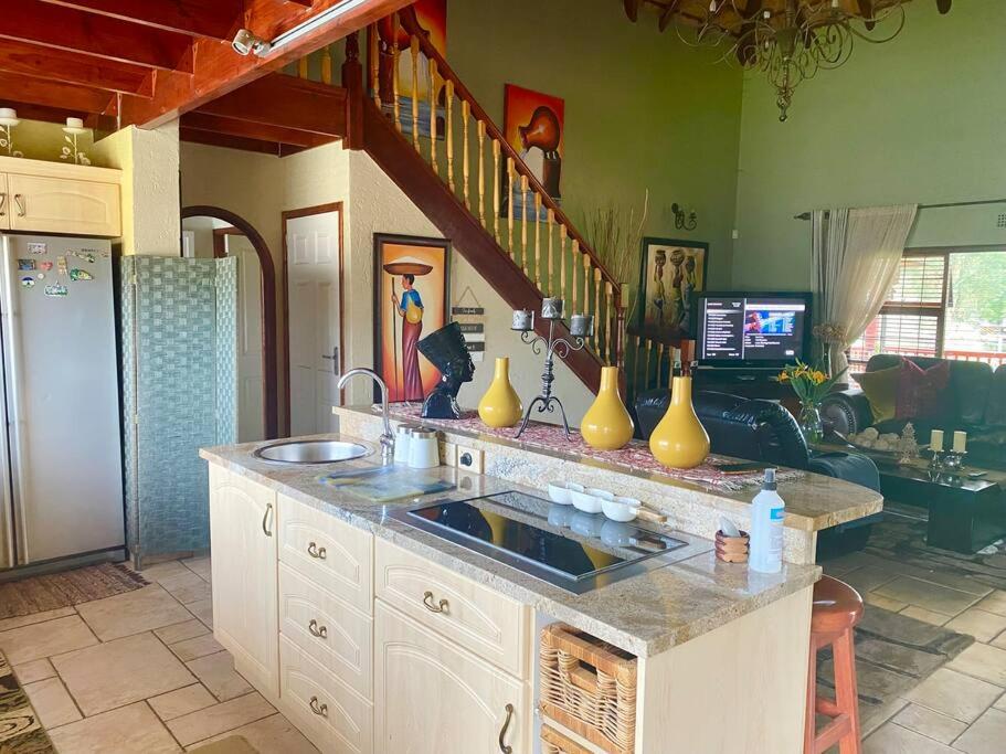Bali in Sandton Villa with Beautiful Gardens - Housity