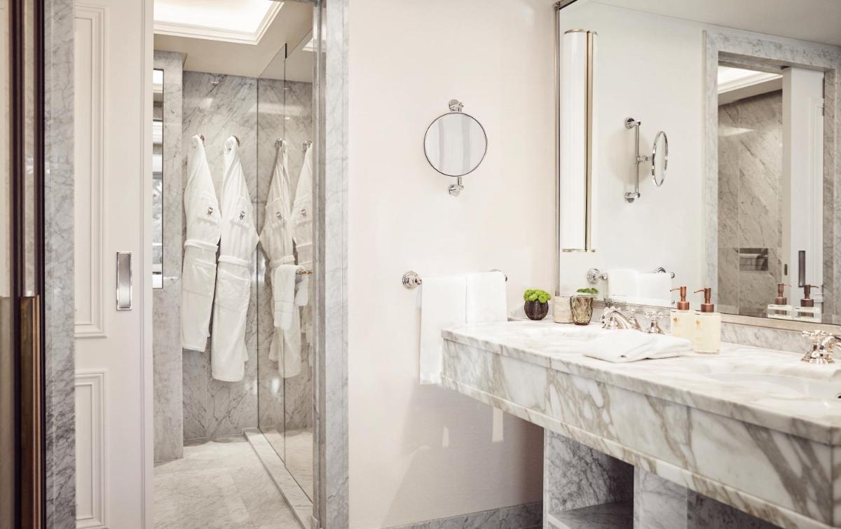 Un baño de Rosewood Villa Magna