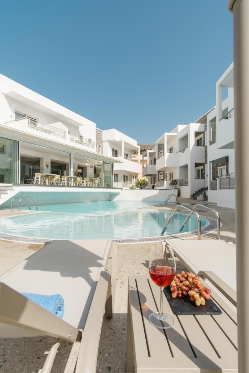 Cyano Hotel - Housity