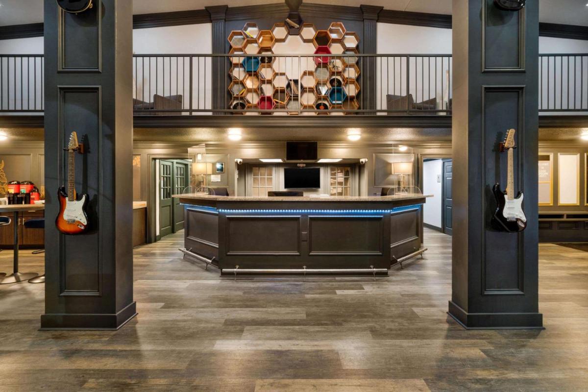 Hillside Crossing Nashville a Ramada by Wyndham - Housity
