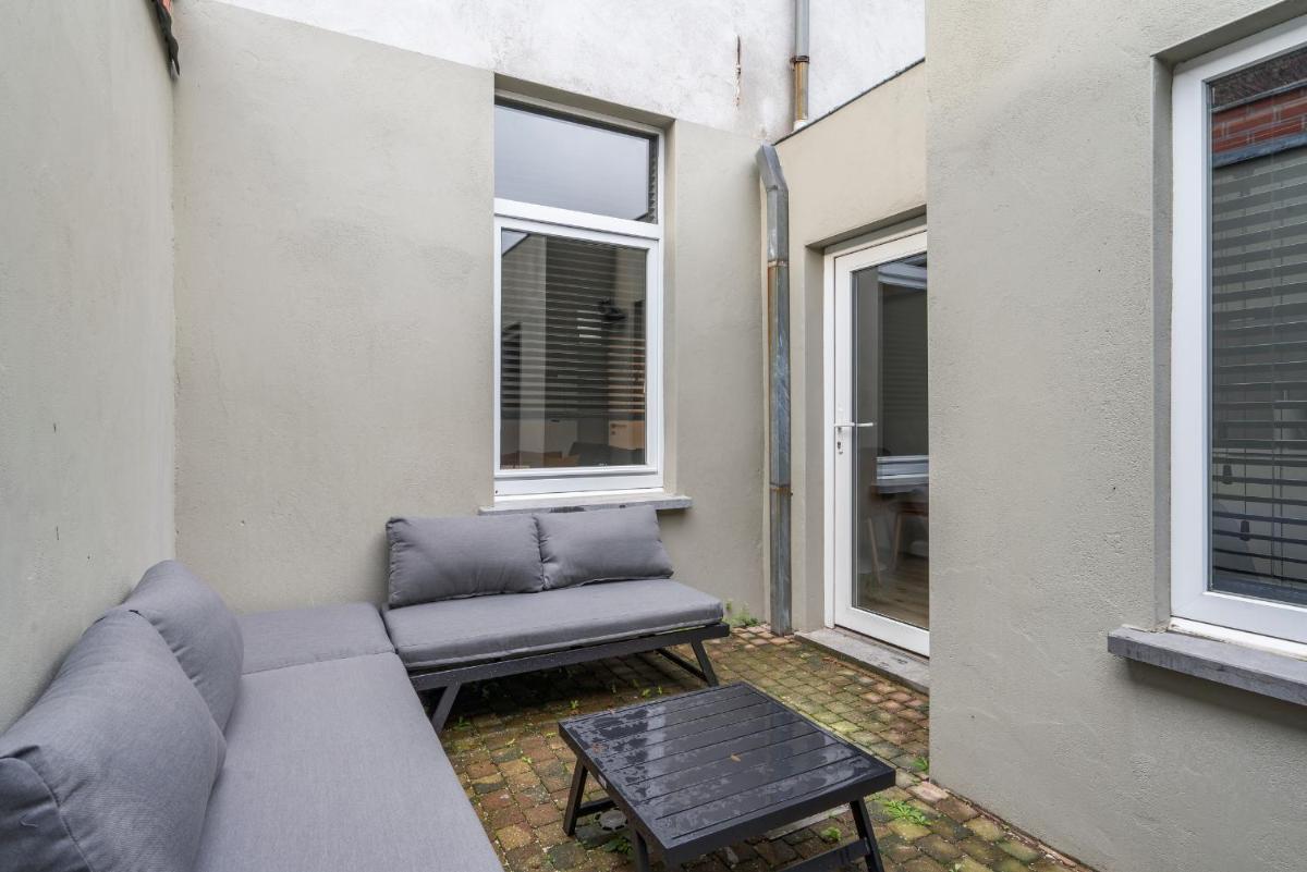 Cosy, furnished & renovated flat with outside lounge - Housity