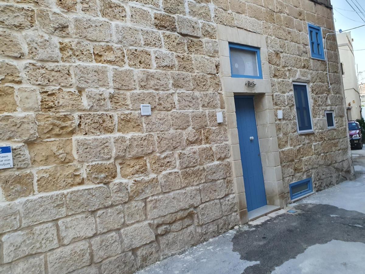 B&S Accommodation Renovated 18 Century House of Character in Ghaxaq - Housity