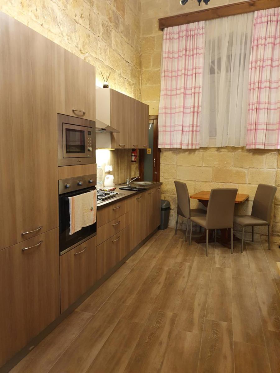 B&S Accommodation Renovated 18 Century House of Character in Ghaxaq - Housity