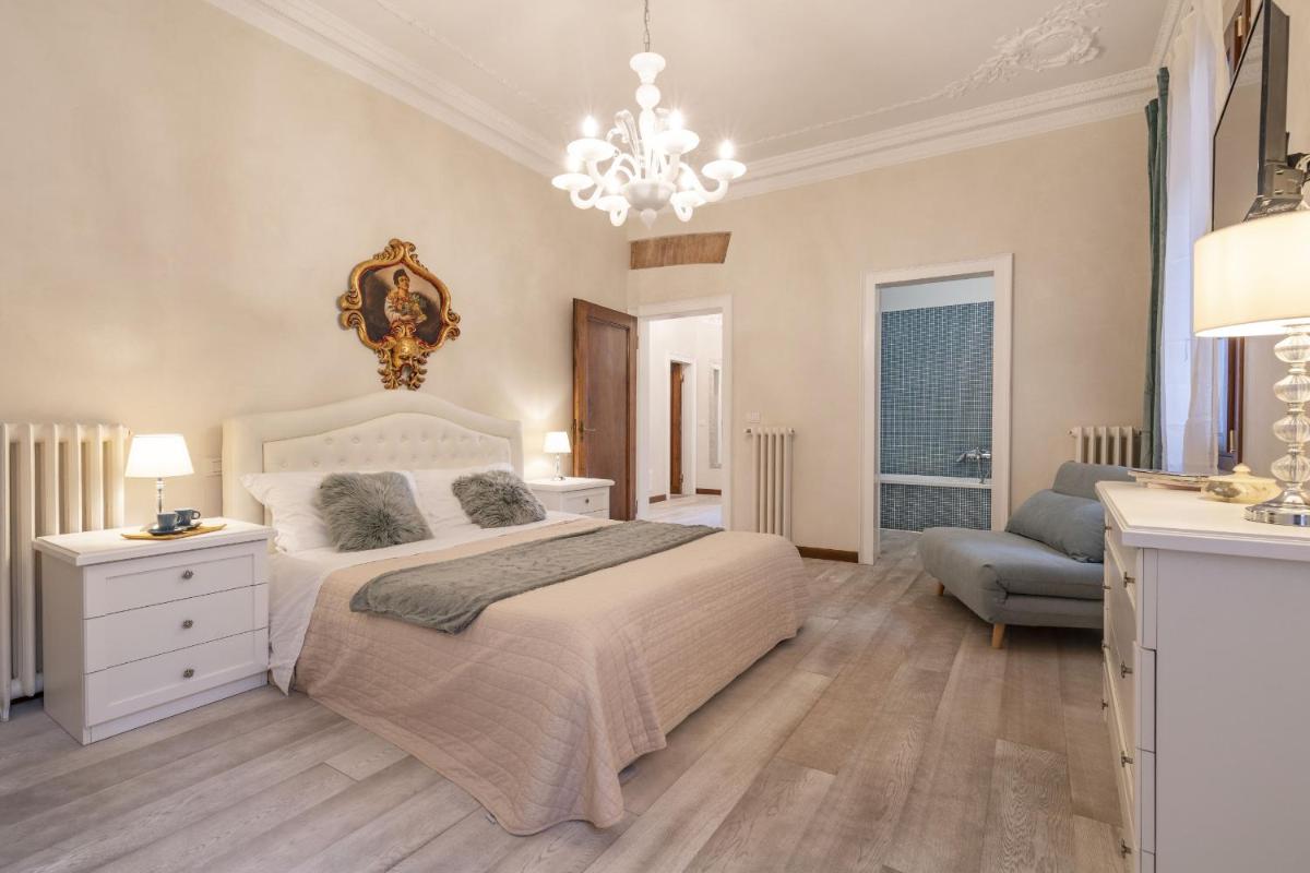 Rialto Grand Canal by Wonderful Italy - Housity