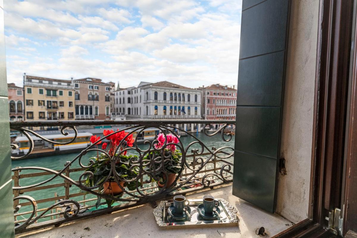 Rialto Grand Canal by Wonderful Italy - Housity