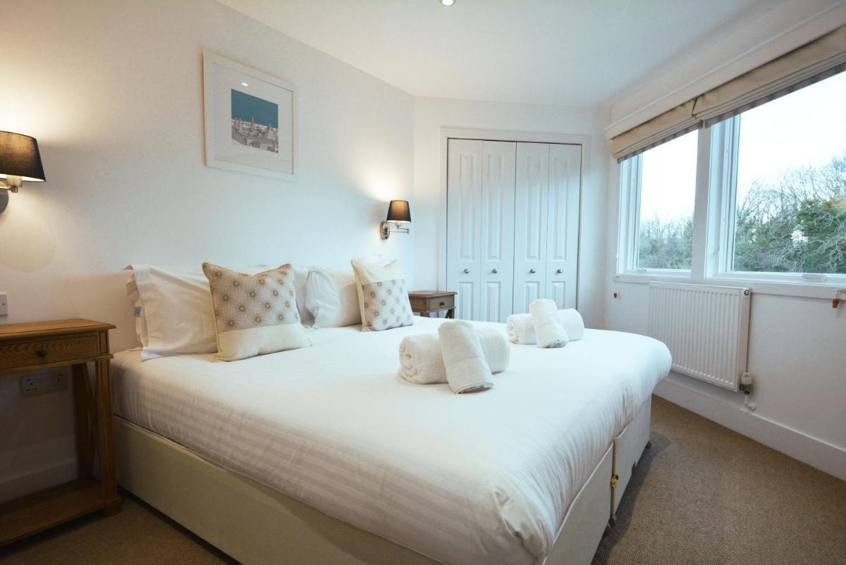 Scout on the Water - Housity