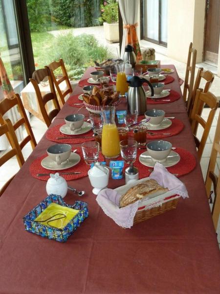 L'Oustal Chambres et Tables d'Hôtes - Housity