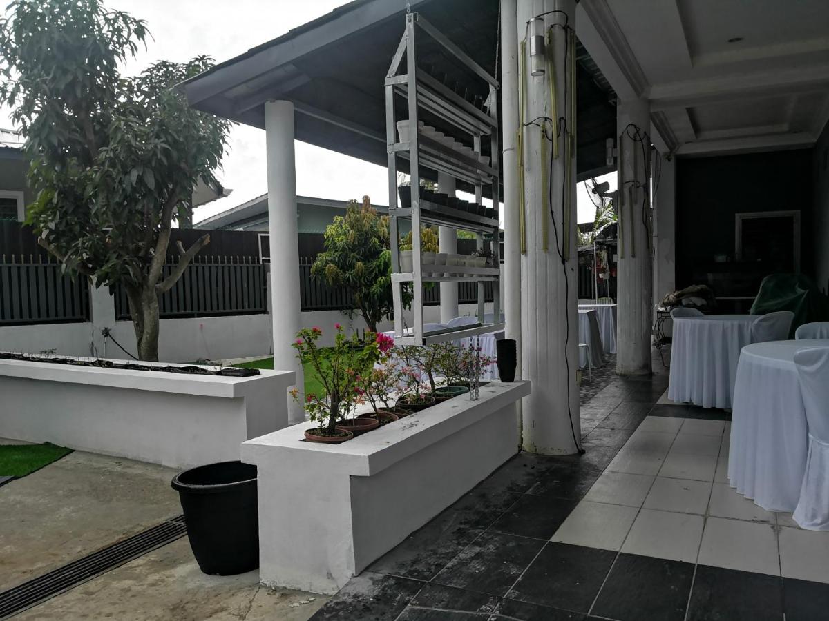 Cottage Garden - Housity