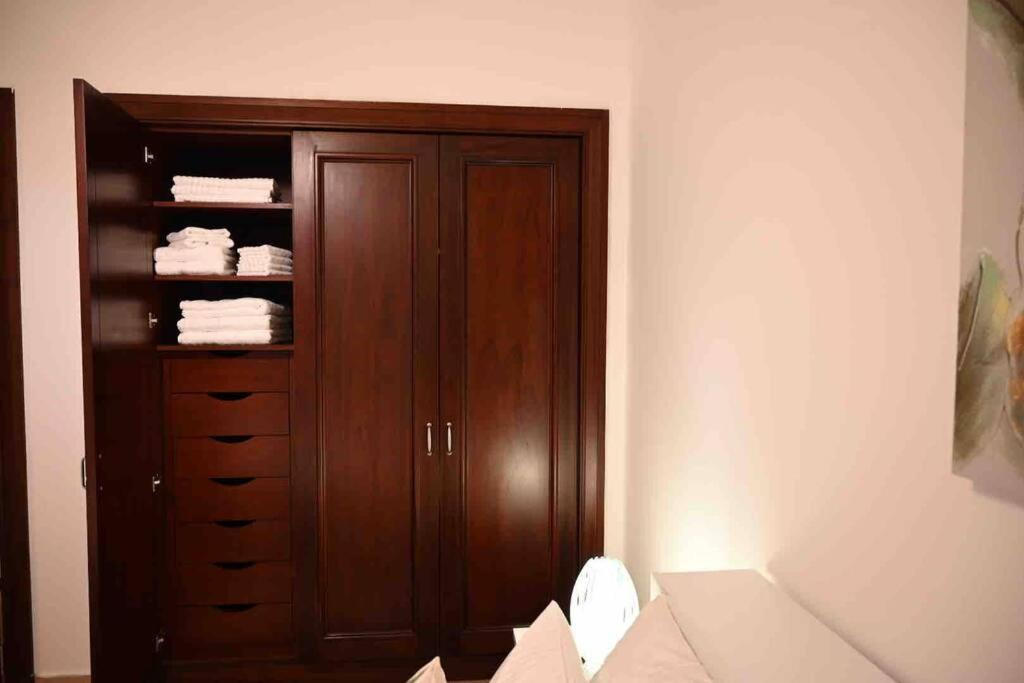 Brand new furniture . Close to Dubai Mall. - Housity