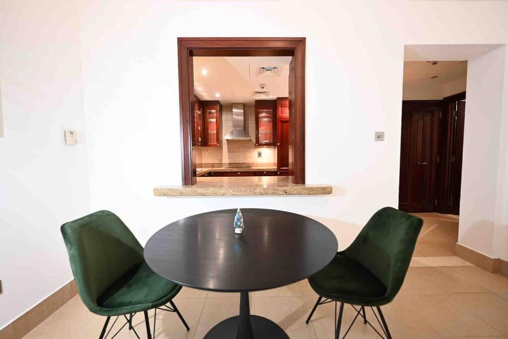 Brand new furniture . Close to Dubai Mall. - Housity