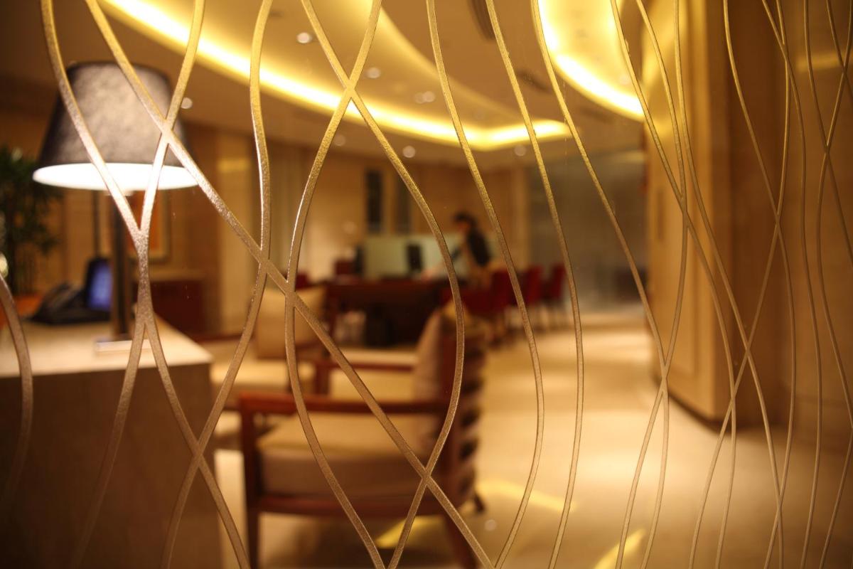 a view of a living room with a table and a lamp at Trident Bandra Kurla in Mumbai a view of a living room with a table and a lamp at Trident Bandra Kurla in Mumbai