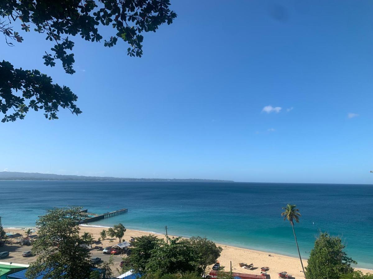 Aguadilla Waves Apt Free Parking & Wifi 8 minute walk from Crashboat beach - Hizvo