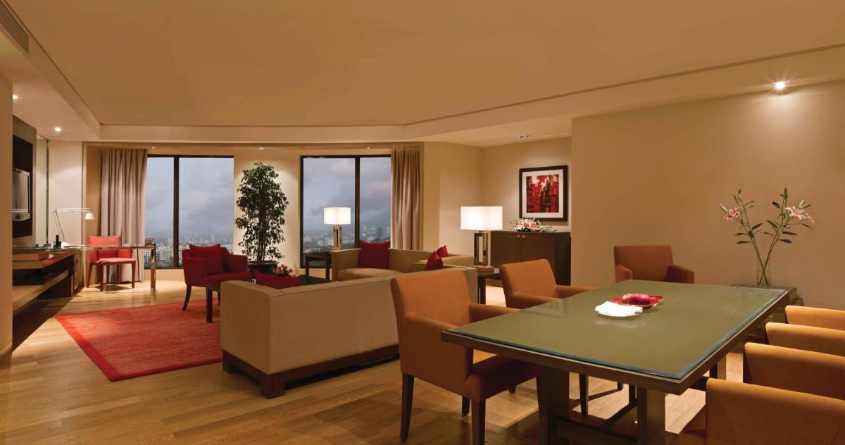 a living room with a dining table and a living room at Trident Bandra Kurla in Mumbai a living room with a dining table and a living room at Trident Bandra Kurla in Mumbai