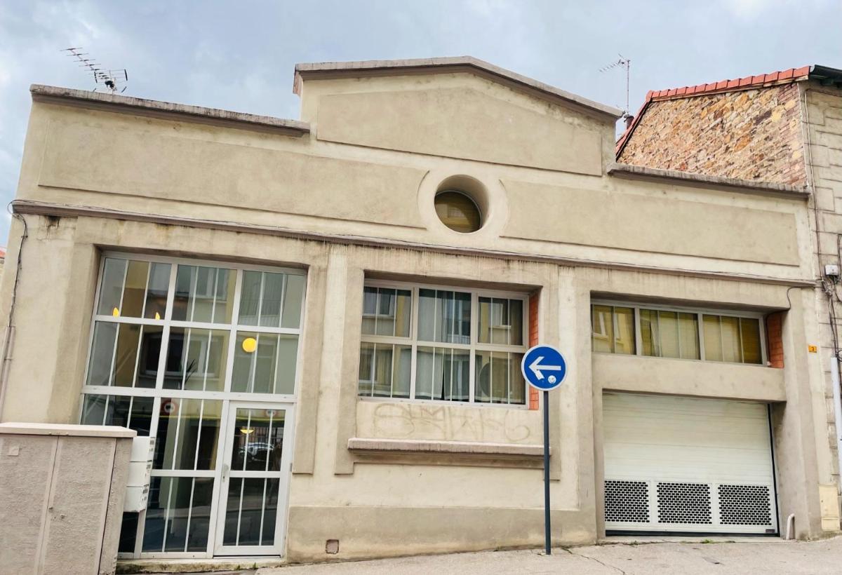 Loft 60m2 2-4 personnes avec garage et wifi 3 Rue St Joseph St Etienne proche centre-ville - Housity