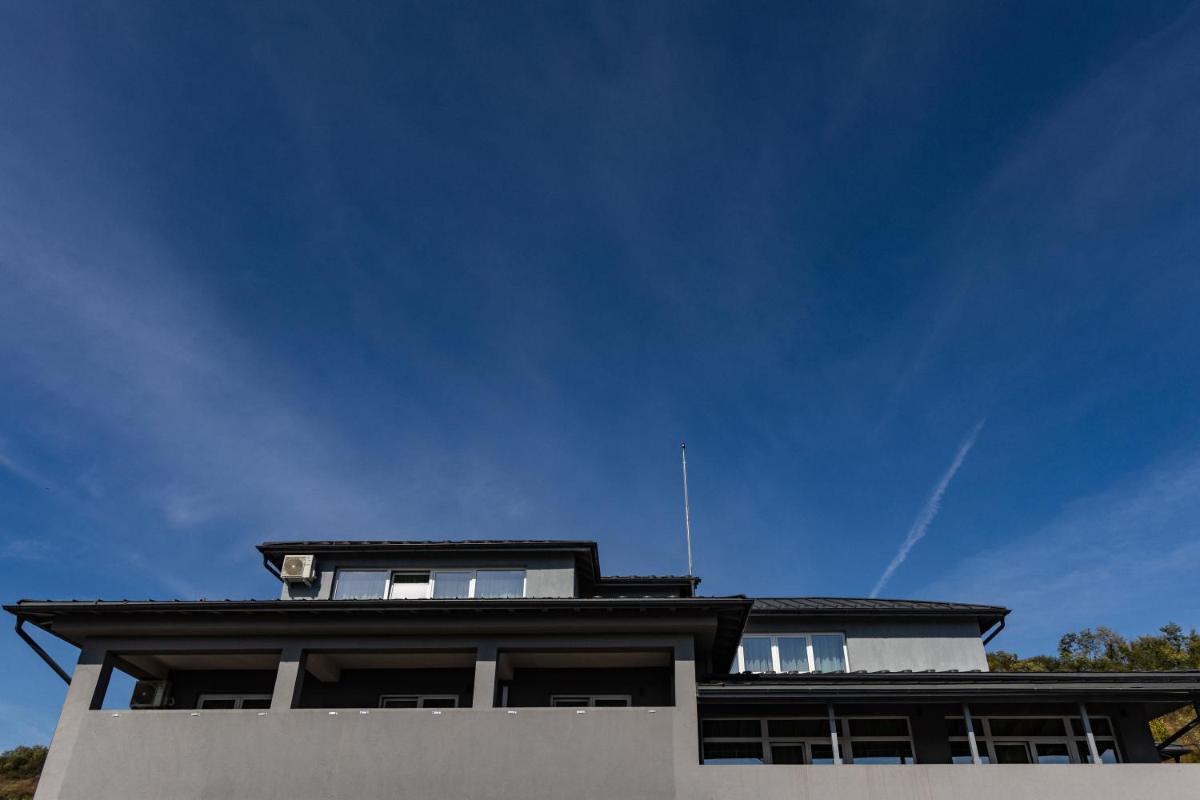 Volo Guest House - Housity
