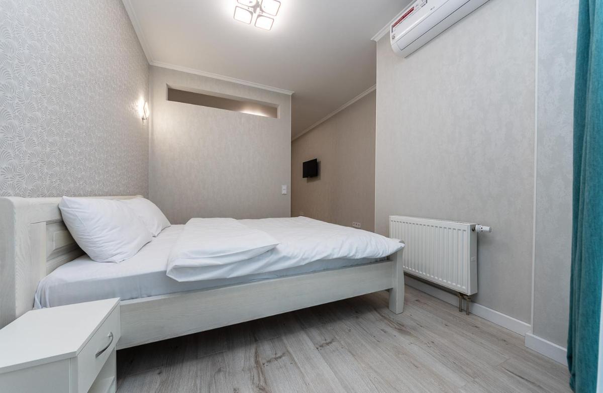 FlatRent Drahomanova 2a - Housity