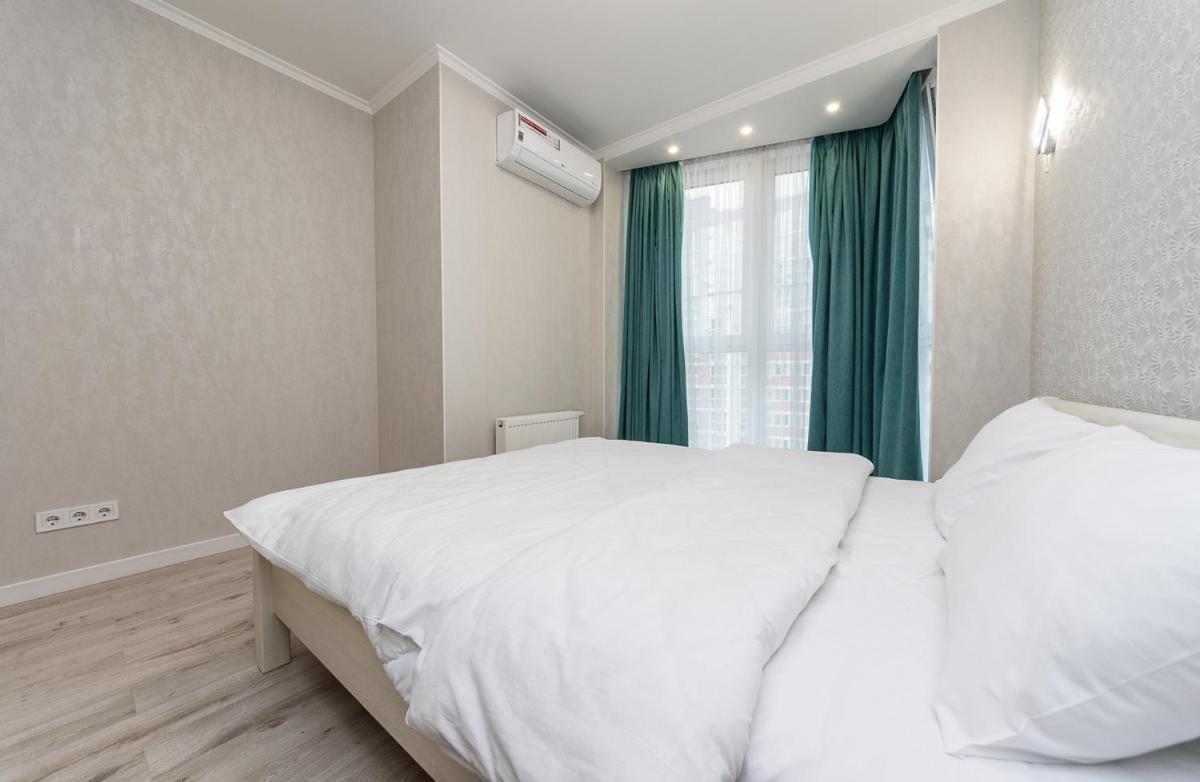 FlatRent Drahomanova 2a - Housity