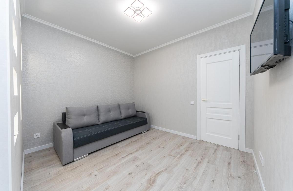 FlatRent Drahomanova 2a - Housity