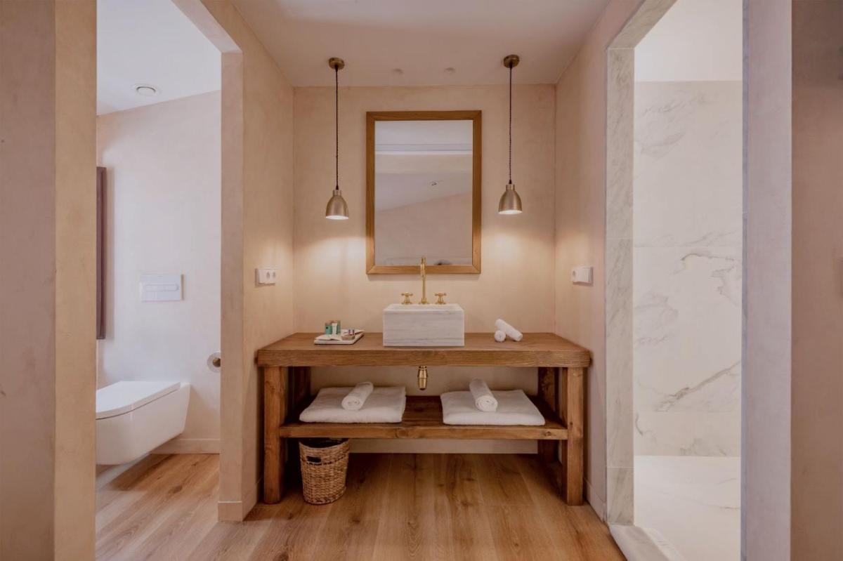 Un baño de Hotel Palau Macelli & Spa