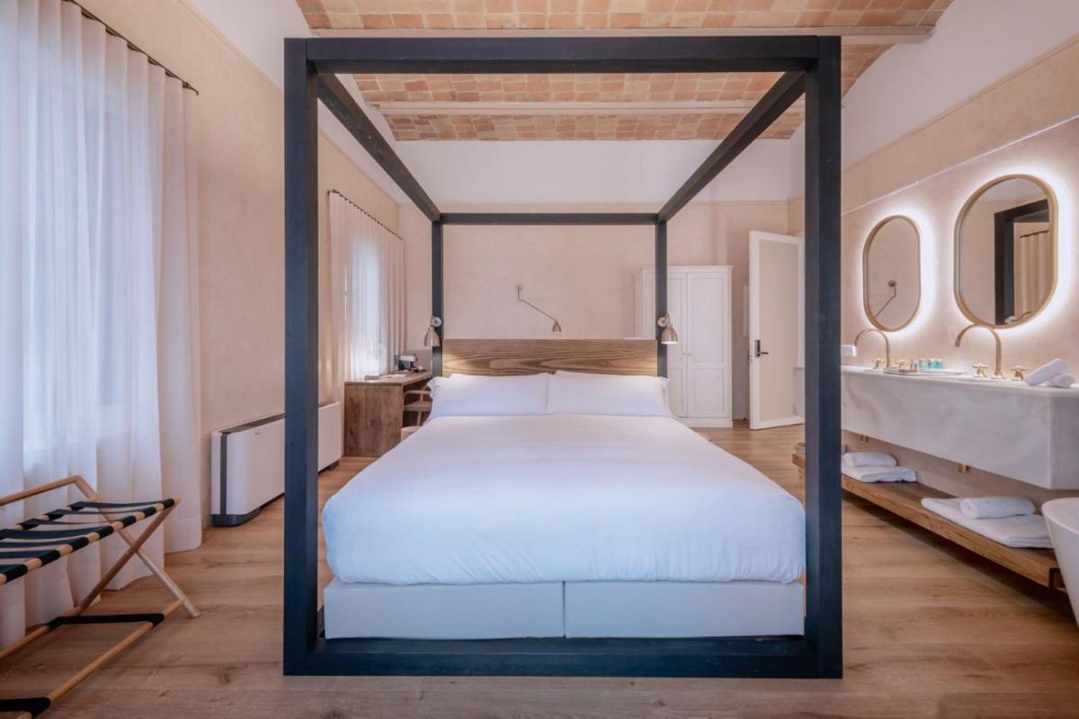 Cama o camas de una habitación en Hotel Palau Macelli & Spa