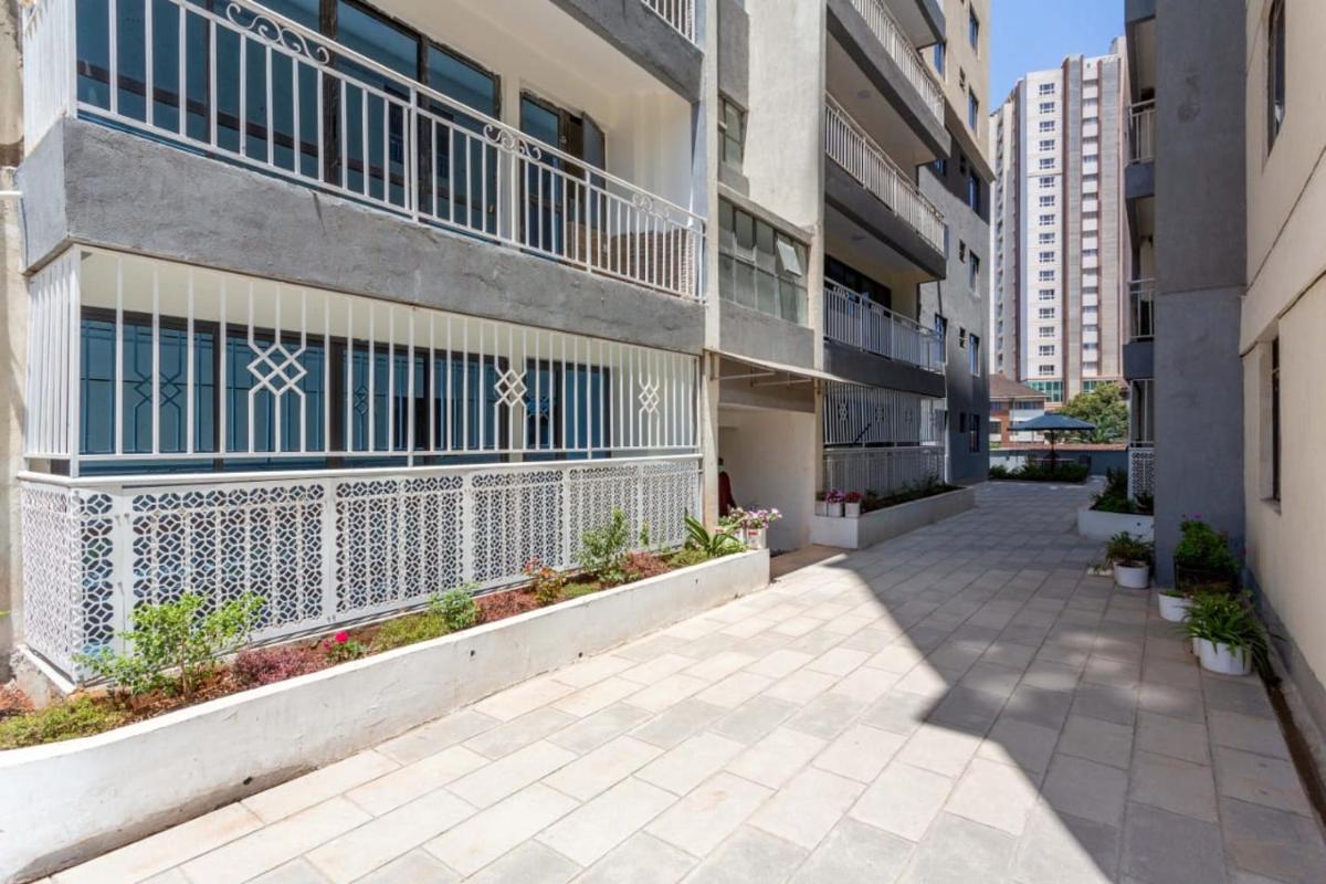 Cozy and low budget self-contained bedroom in a kilimani shared apartment - Housity