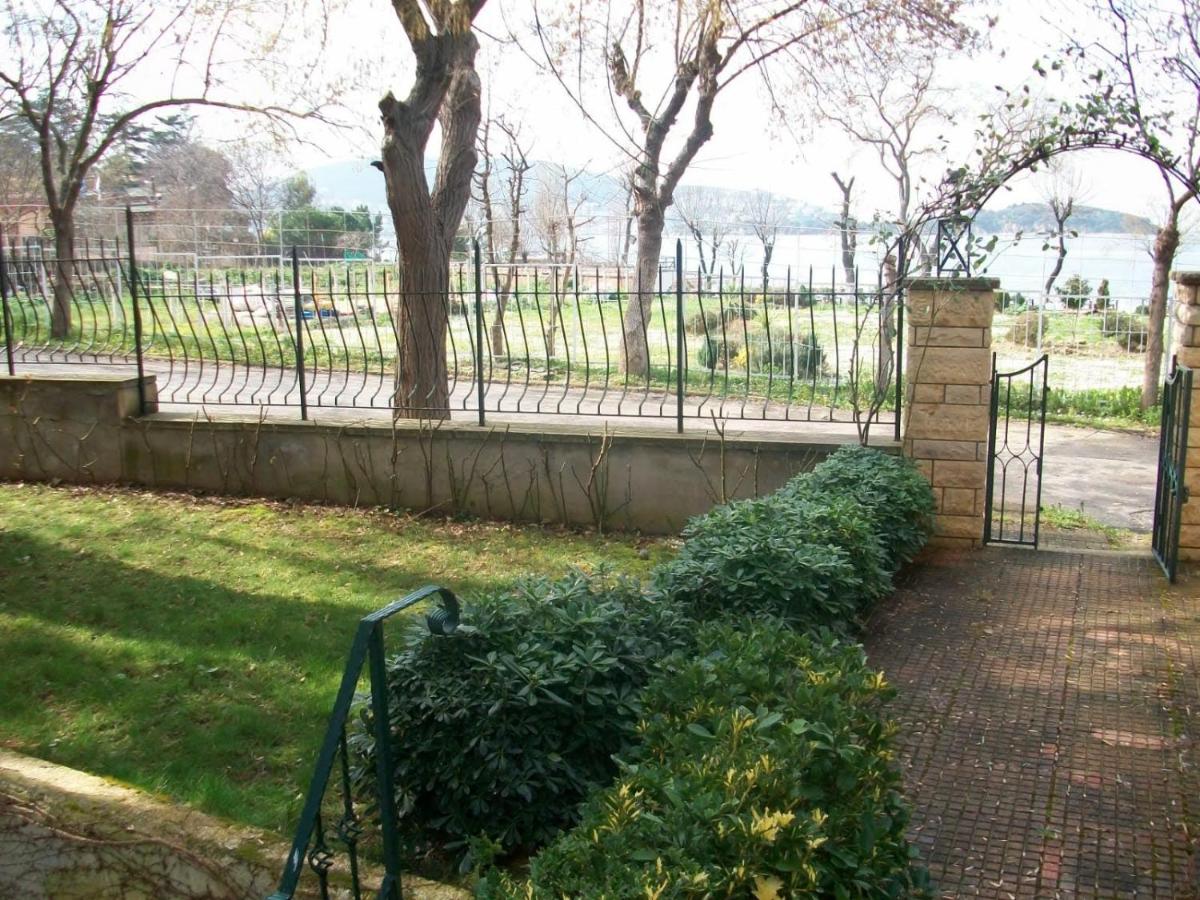 Garden flat in Prince islands, Heybeliada - Housity