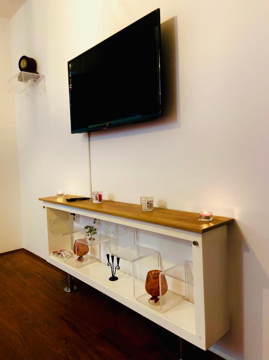 Suitetrails - Skopje VLT Apartments - Modern, private with Self Check in