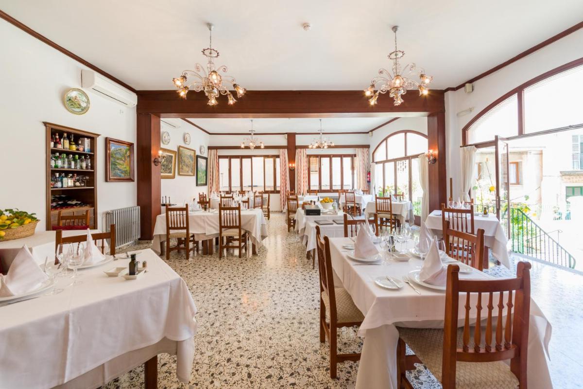 Un restaurante o sitio para comer en Hotel El Guía