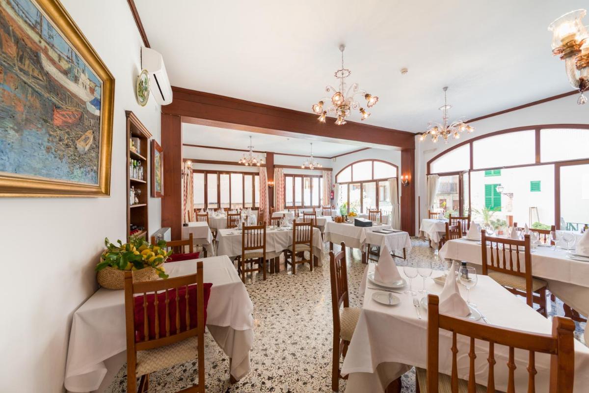 Un restaurante o sitio para comer en Hotel El Guía