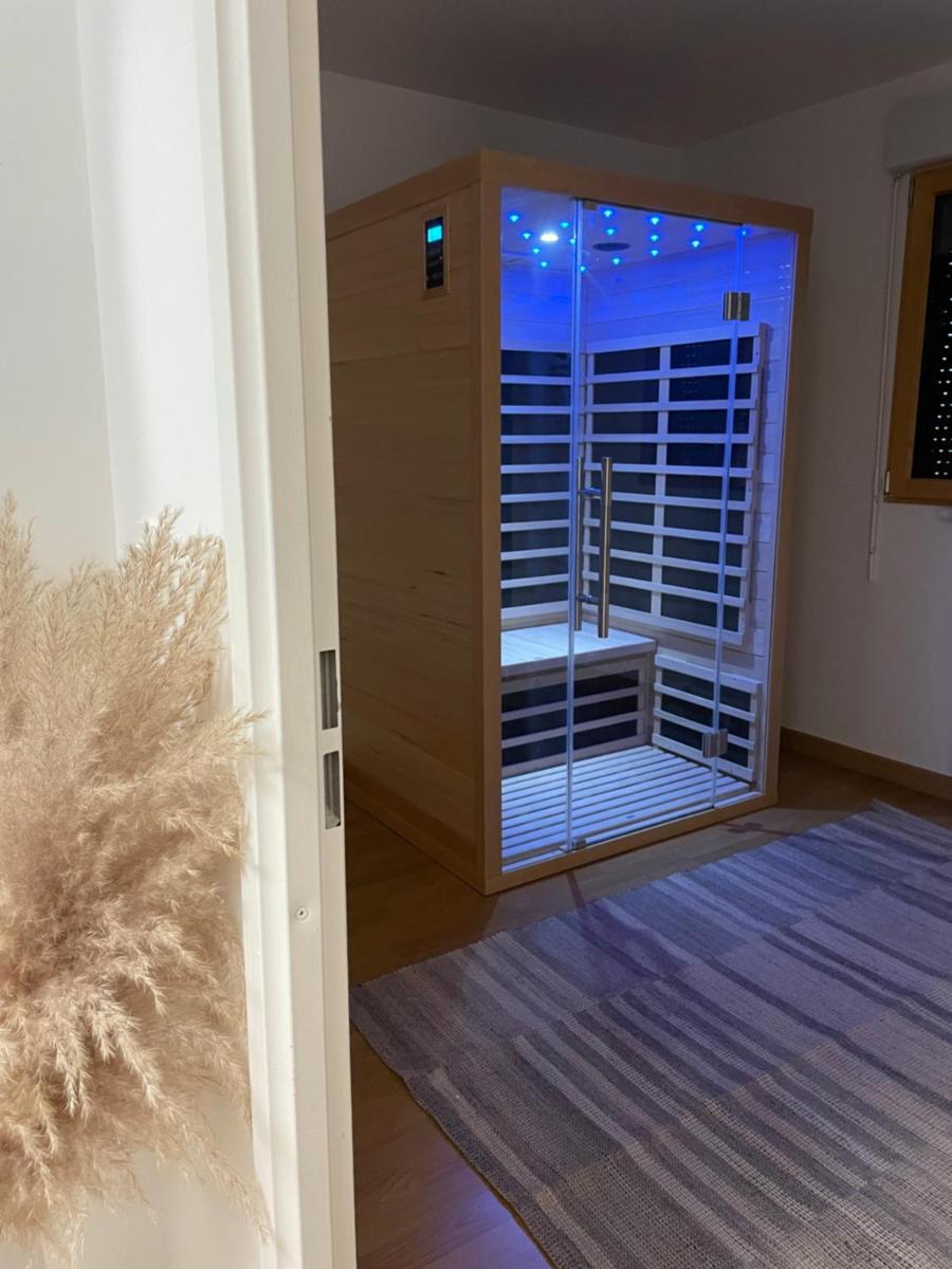Petite maison moderne avec jacuzzi et sauna - Housity